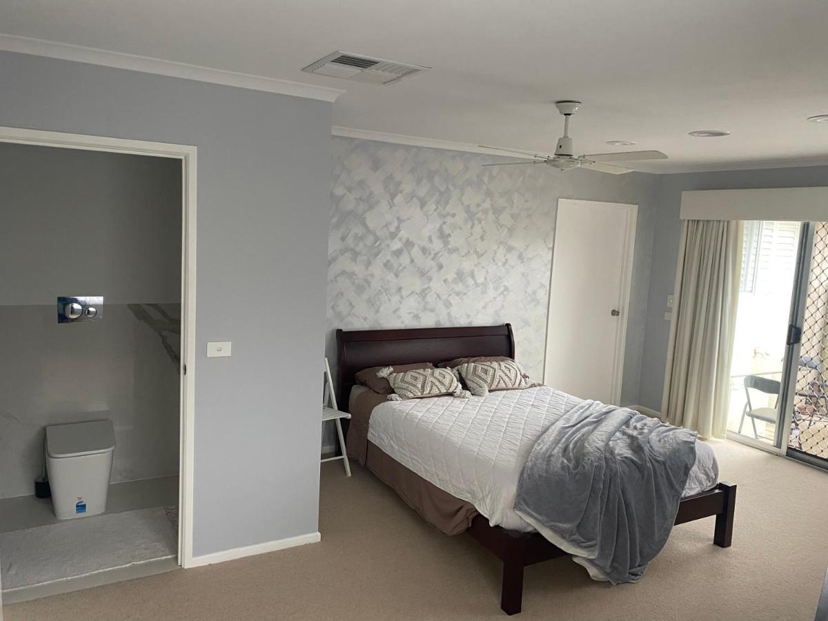 Guest Ensuite 7 Minutes From Airport Melbourne Exterior foto